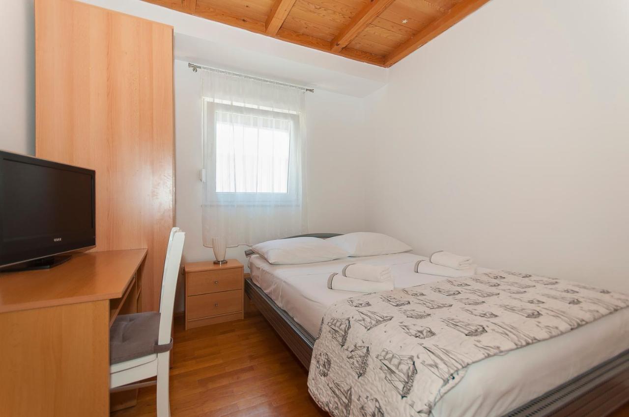 Apartment Luna Omiš Exterior foto