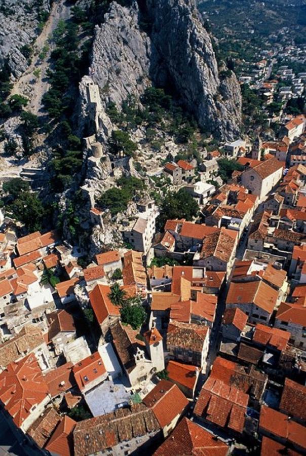 Apartment Luna Omiš Exterior foto